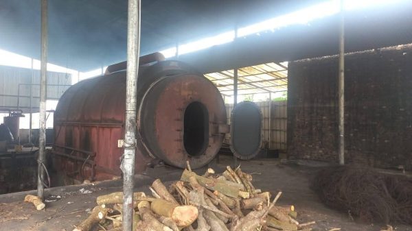 বাবুগঞ্জের অ-নুমোদনহীন টায়ার রি-সাইক্লিং প্লান্টে বিষা-ক্ত গ্যাস নি-র্গমন, পরিবেশ বিপ-র্যয়ের শ-ঙ্কা