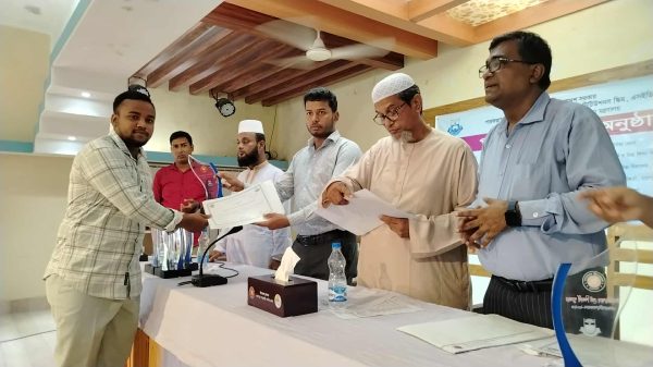 রামগড়ে কৃতী শিক্ষার্থীদের পুরস্কার বিতরণ