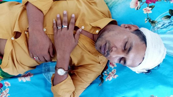 মোরেলগঞ্জে পাওনা টাকা চাইতে গিয়ে ব্যবসায়ীকে কু-পিয়ে জ-খম