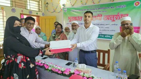 কালকিনিতে কৃতি শিক্ষার্থীদেরকে সংবর্ধনা প্রদান