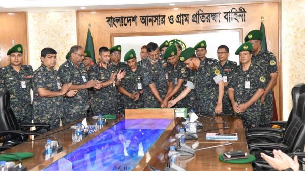 ঢাকায় আনসার ও গ্রাম প্রতিরক্ষা বাহিনীর ১৫ জন কর্মকর্তার র‍্যাংক  ব্যাজ পরিধান