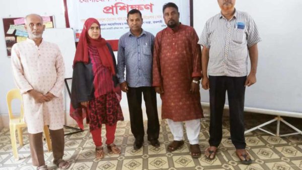 চারঘাটে যোগাযোগ দ-ক্ষতা উন্নয়ন বিষয়ক প্র-শিক্ষণ অ-নুষ্ঠিত
