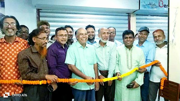 কেক কেটে উদ্বোধন- মোনাজাতে দোয়া—সিআরএফের নতুন অফিসে প্রাণের সূচনা