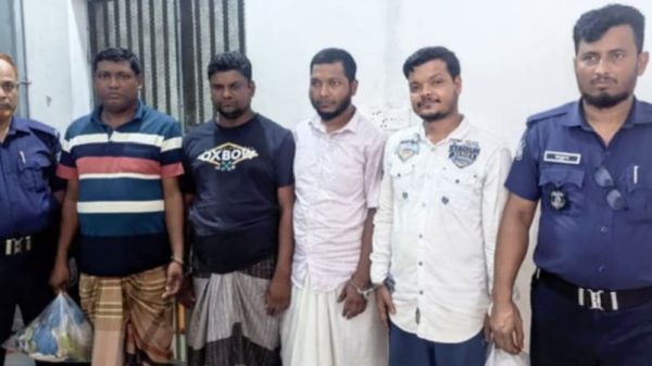 আশুলিয়ায় বিশেষ অ-ভিযানে বৈ-ষম্যবিরোধী হ-ত্যা মাম-লার চার আ-সামিসহ ১৯ জনকে গ্রে-ফতার
