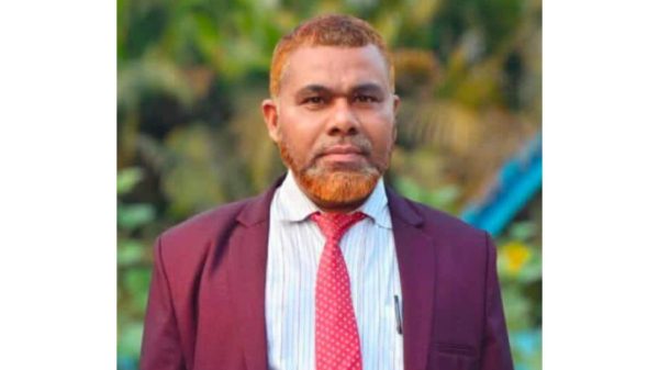 মাগুরার শ্রীপুরের একটি বিদ্যালয়ের বিভিন্ন অ-নিয়ম ও অ-ভিযোগে কারণে প্রধান শিক্ষক সাময়িক ব-রখাস্ত