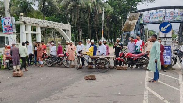 বাগেরহাটে ৪টি আসন ব-হালের দা-বিতে জেলায় হর-তাল ও সড়ক অ-বরোধ, অচ-ল যোগাযোগ ব্যবস্থা