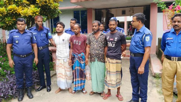 তারাগঞ্জে আলোচিত রুপলাল হ-ত্যার ঘটনায় আ-টক ৪