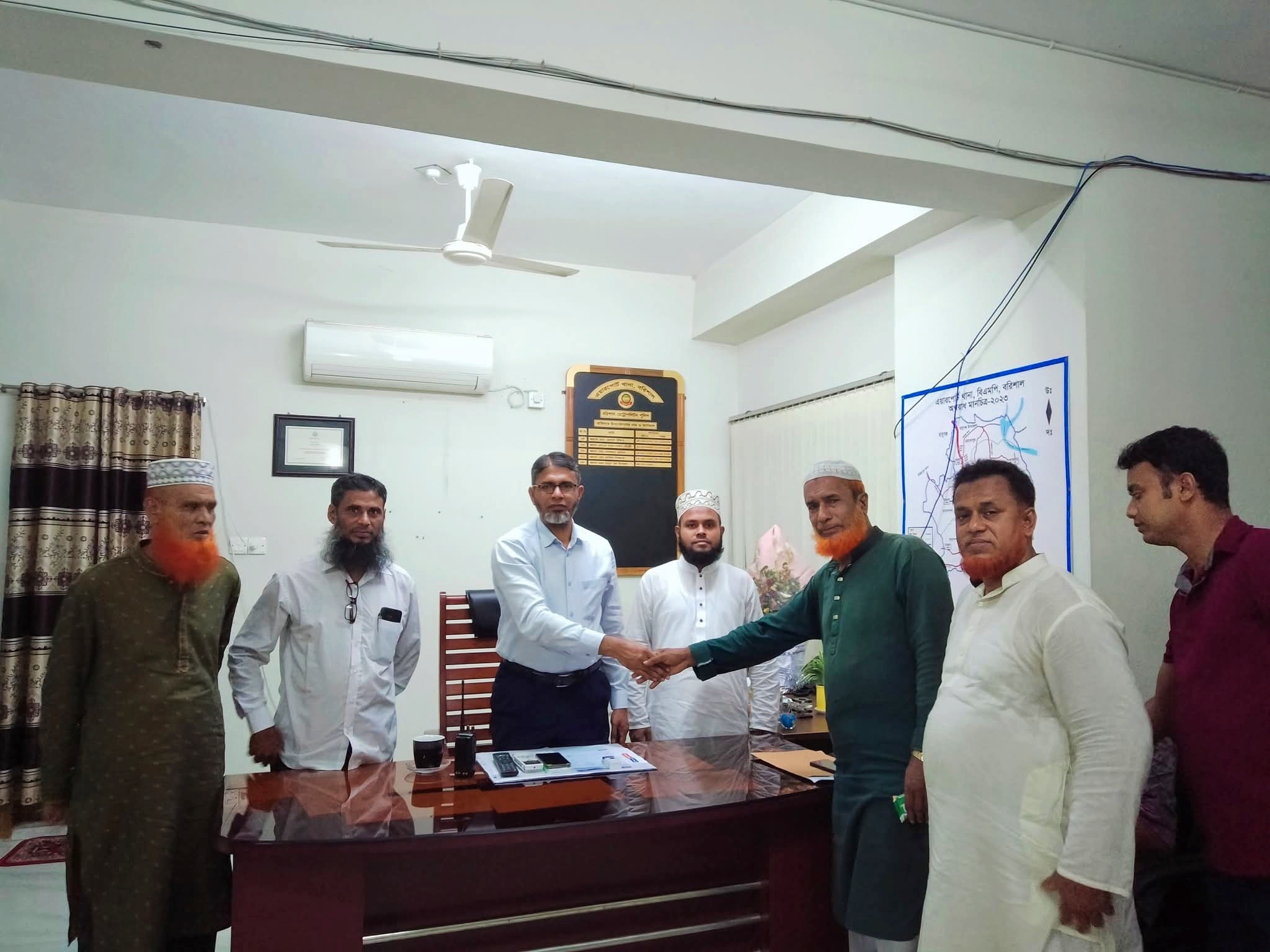 বাবুগঞ্জে নবনিযুক্ত ওসি’র সাথে জা-মায়াত নেতৃবৃন্দের সৌজন্য সাক্ষাৎ