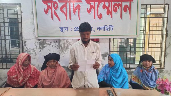 নলছিটিতে বাদীর পরিবারকে প্রাণনা-শের হু-মকি দিচ্ছে আ-সামিরা