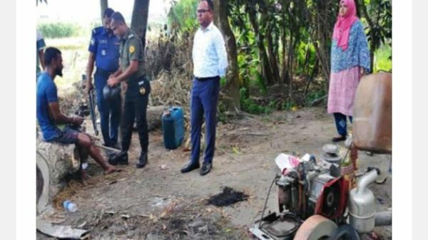 বুড়িচংয়ে প্রশাসন কর্তৃক অবৈ-ধ ড্রেজার মেশিন বিক-ল ও জরি-মানা আদায়