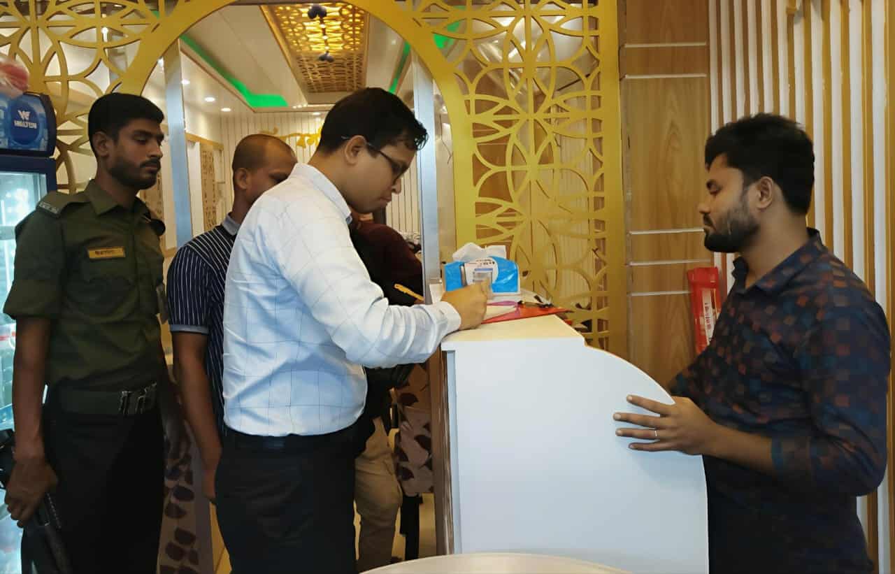 মুরাদনগরে ভ্রাম্যমাণ আ-দালতের অভি-যান তিন প্রতিষ্ঠানে ২৪ হাজার টাকা জ-রিমানা