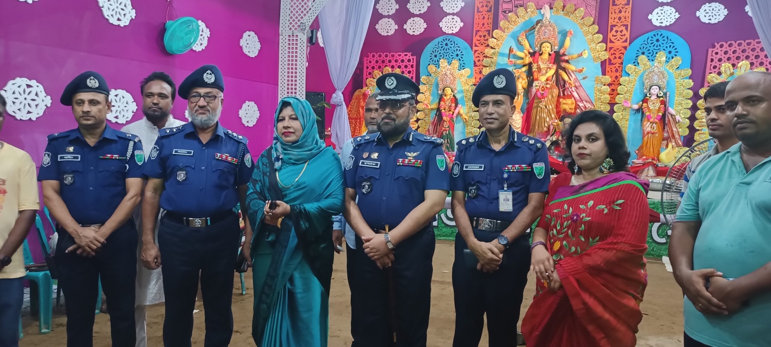 দোয়ারাবাজারে পূজা মণ্ডপ পরি-দর্শনে সিলেট রেঞ্জ ডিআইজি মুশফেকুর রহমান