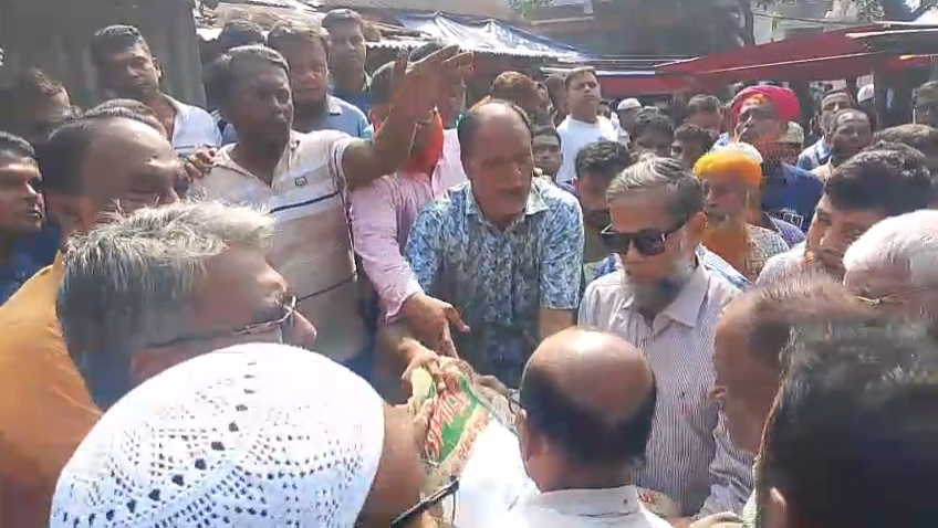 অ-গ্নিকাণ্ডে ক্ষ-তিগ্রস্থদের ৪ লাখ টাকার অর্থ সহায়তা দিলেন বিএনপি’র মনোনয়ন প্রত্যাশী মো. কামরুজ্জামান রতন