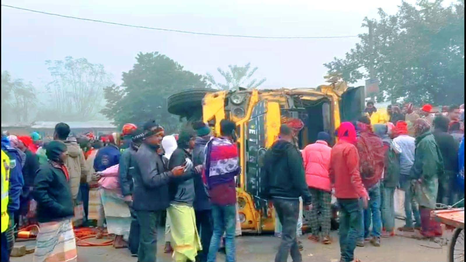 রাজশাহীর পঠিয়ায় সড়ক দুর্ঘ-টনায় নিহ-ত চার 